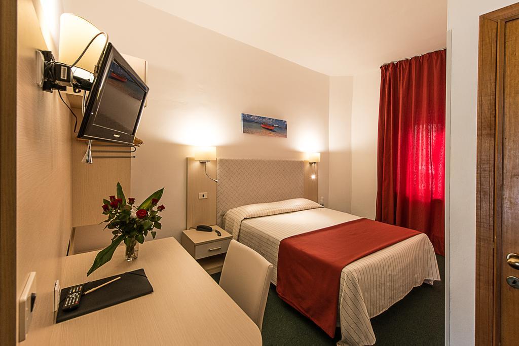 Hotel Ariston Piombino Bilik gambar